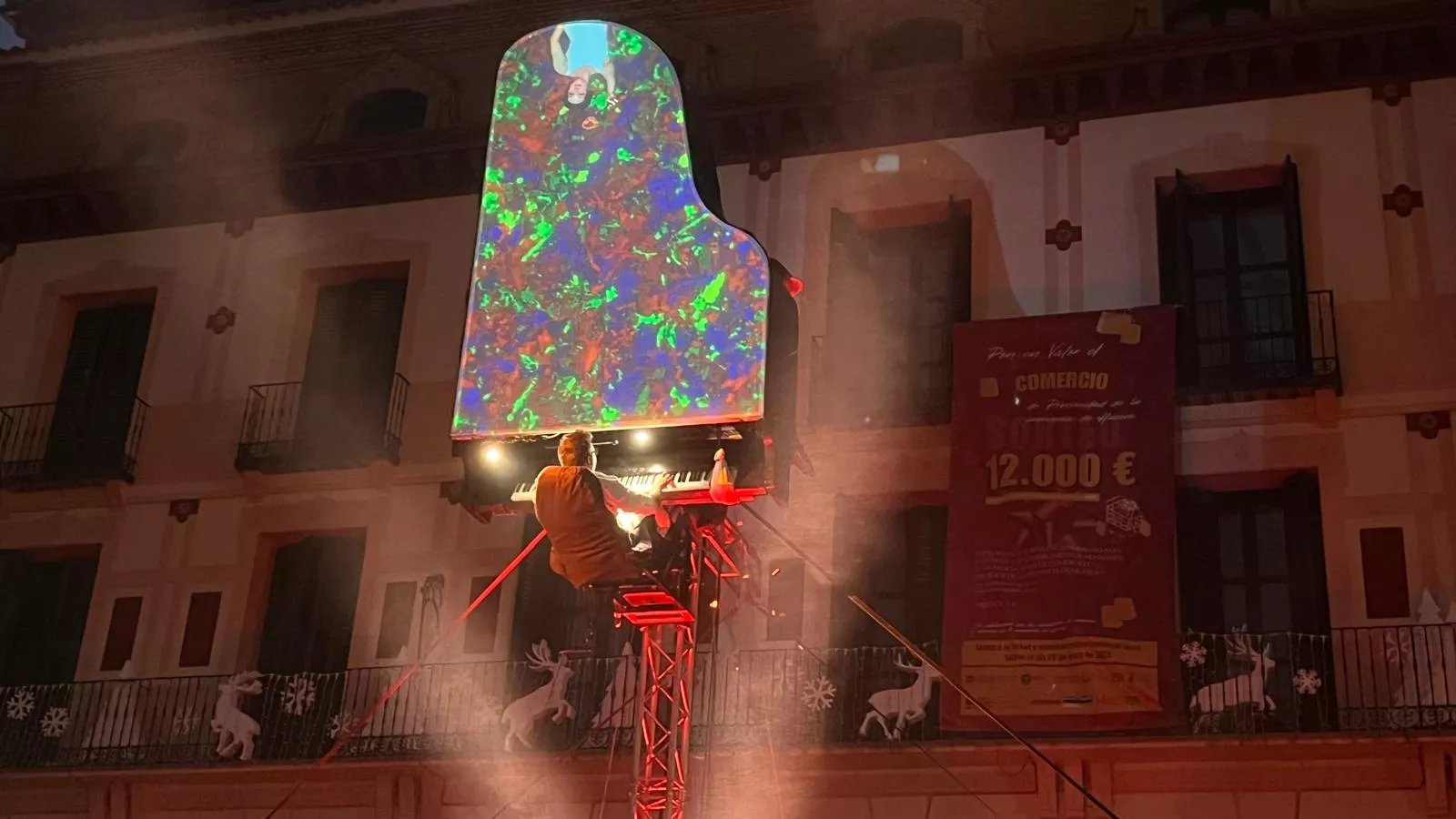 Espectáculo 'Flotados' en el acto de encendido de la iluminación navideña en Huesca. Foto Mercedes Manterola