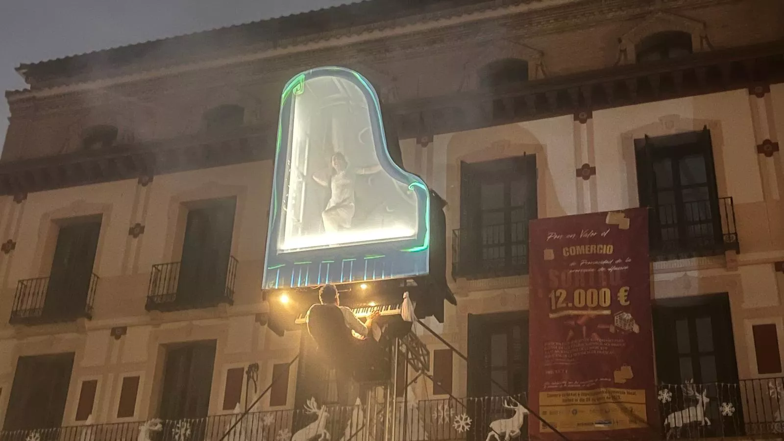 Espectáculo 'Flotados' en el acto de encendido de la iluminación navideña en Huesca. Foto Mercedes Manterola