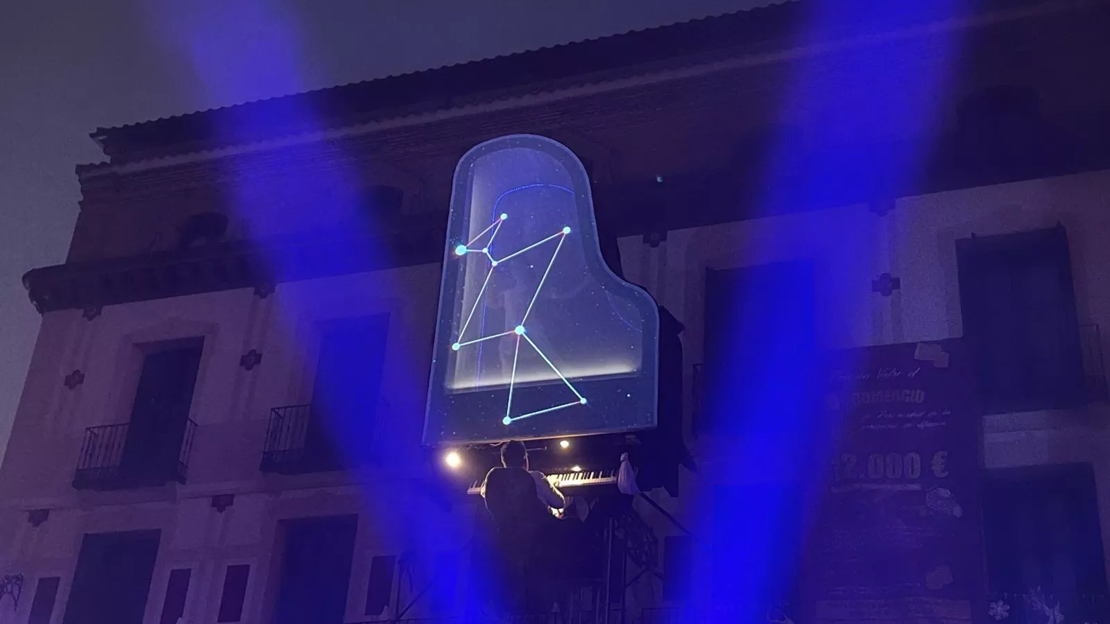 Espectáculo 'Flotados' en el acto de encendido de la iluminación navideña en Huesca. Foto Mercedes Manterola