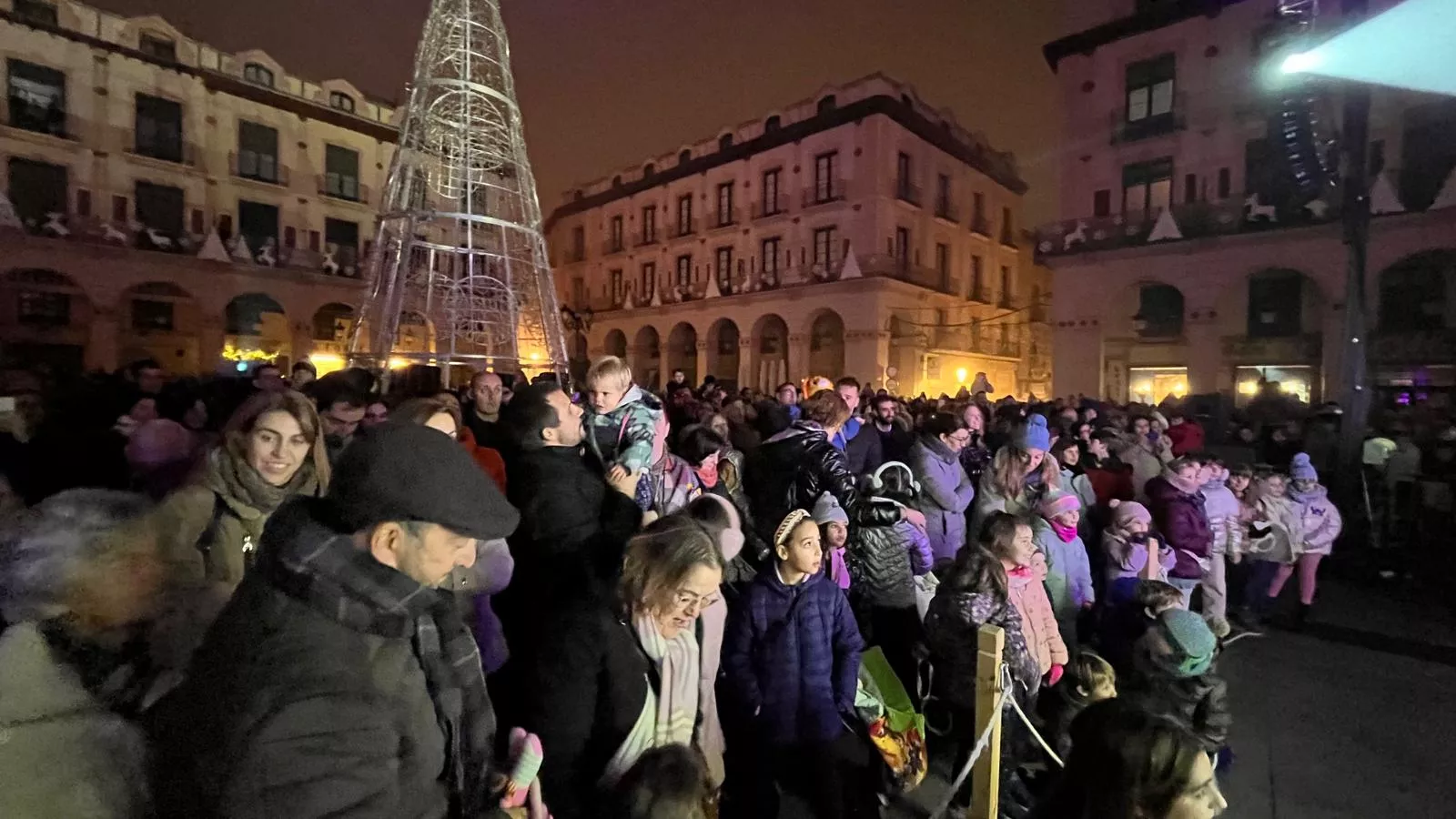 Encendido de la iluminación navideña en Huesca. Foto Mercedes Manterola