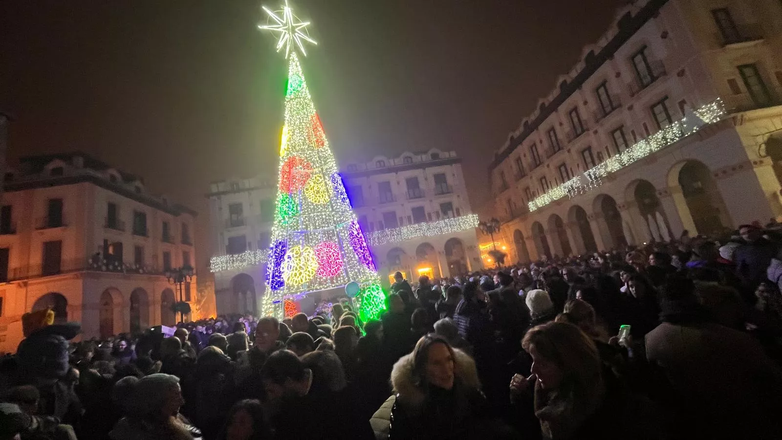 Encendido de la iluminación navideña en Huesca. Foto Mercedes Manterola