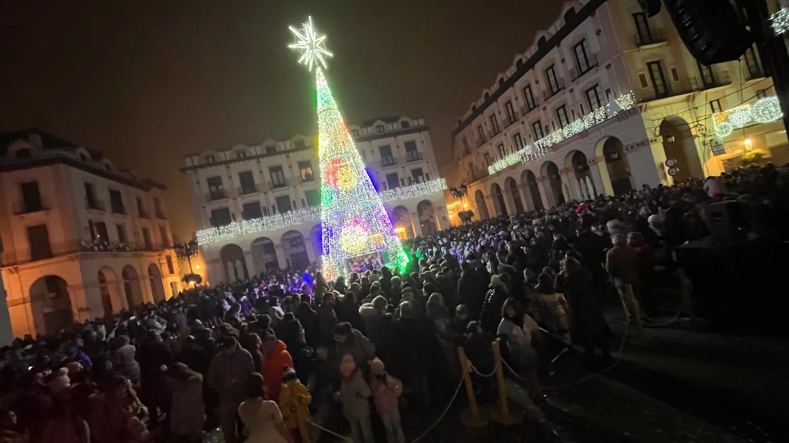 Encendido de la iluminación navideña en Huesca. Foto Mercedes Manterola