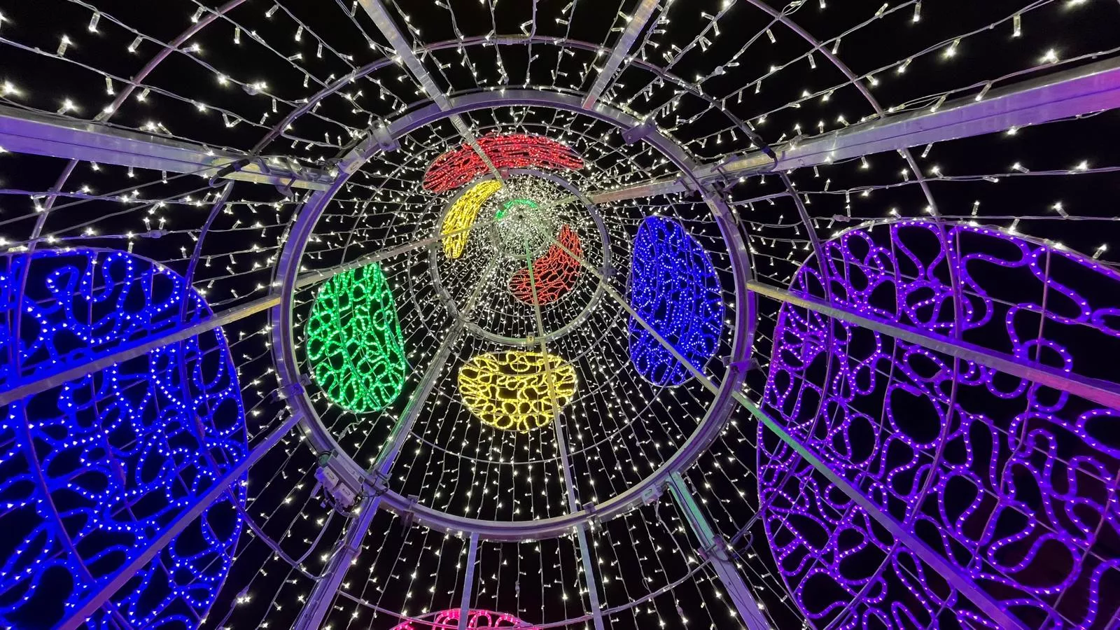 Encendido de la iluminación navideña en Huesca. Foto Mercedes Manterola