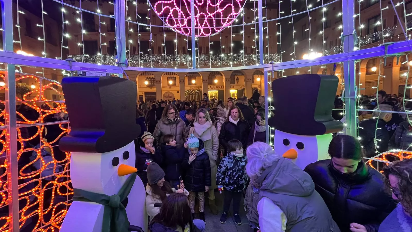 Encendido de la iluminación navideña en Huesca. Foto Mercedes Manterola