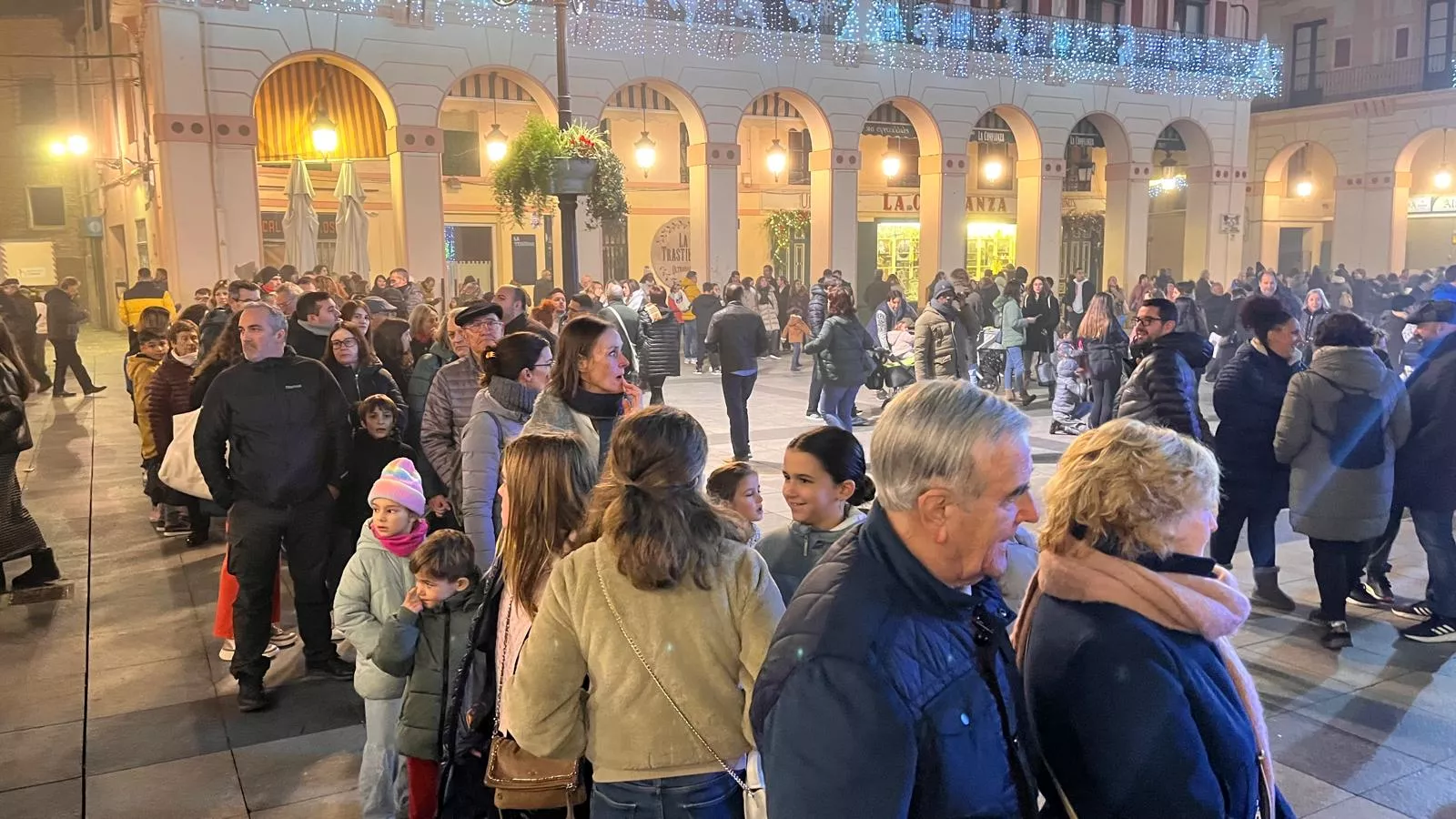 Encendido de la iluminación navideña en Huesca. Foto Mercedes Manterola