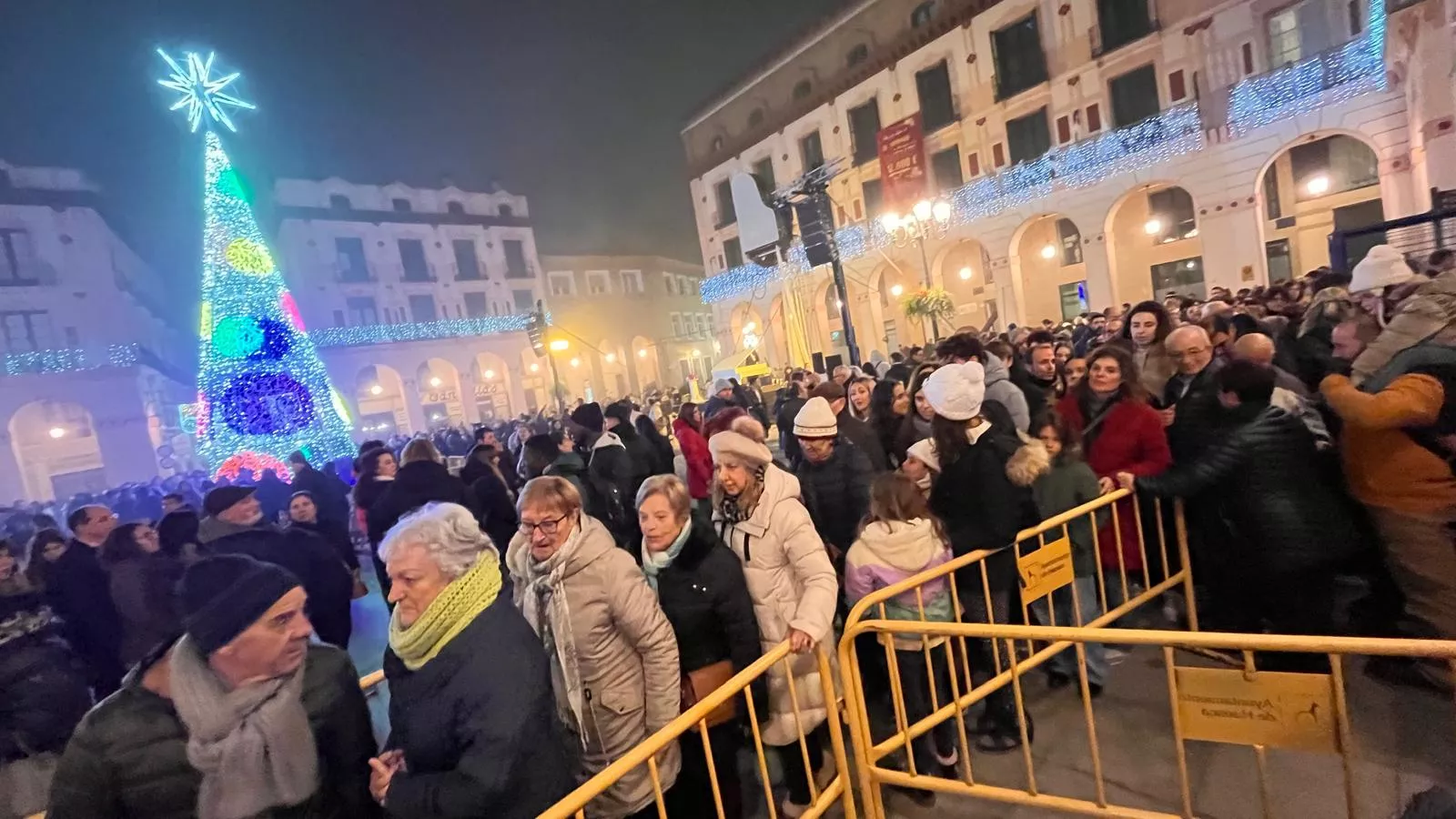 Encendido de la iluminación navideña en Huesca. Foto Mercedes Manterola