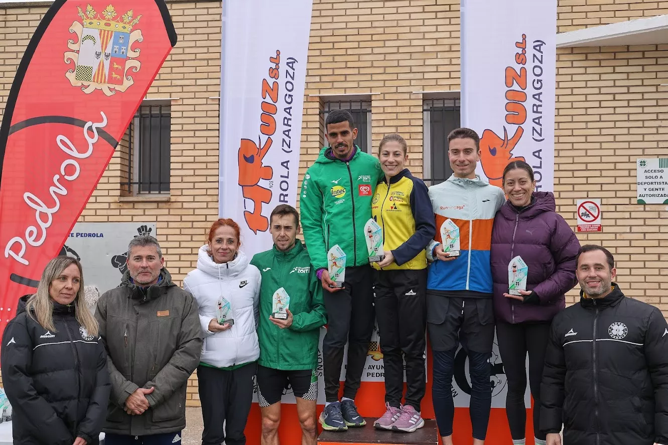 Podio absoluto masculino y femenino en Pedrola. Foto: CA Olimpo