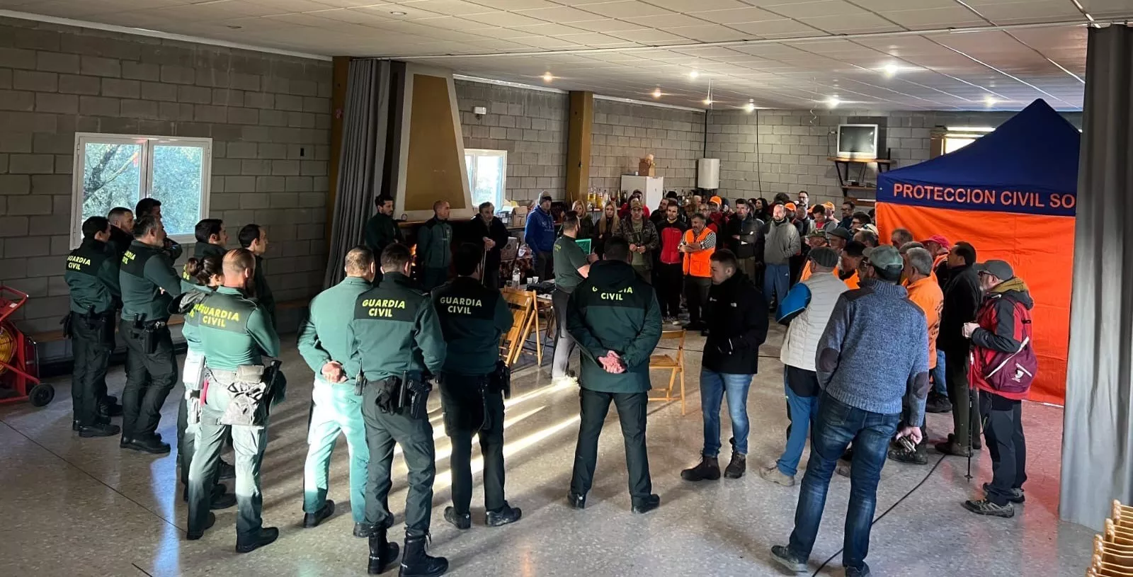 Miembros del dispositivo de búsqueda del vecino de La Fueva desaparecido.