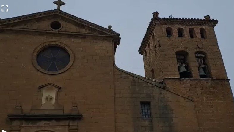 La iglesia de Biscarrués se sumó a la celebración haciendo sonar sus campanas