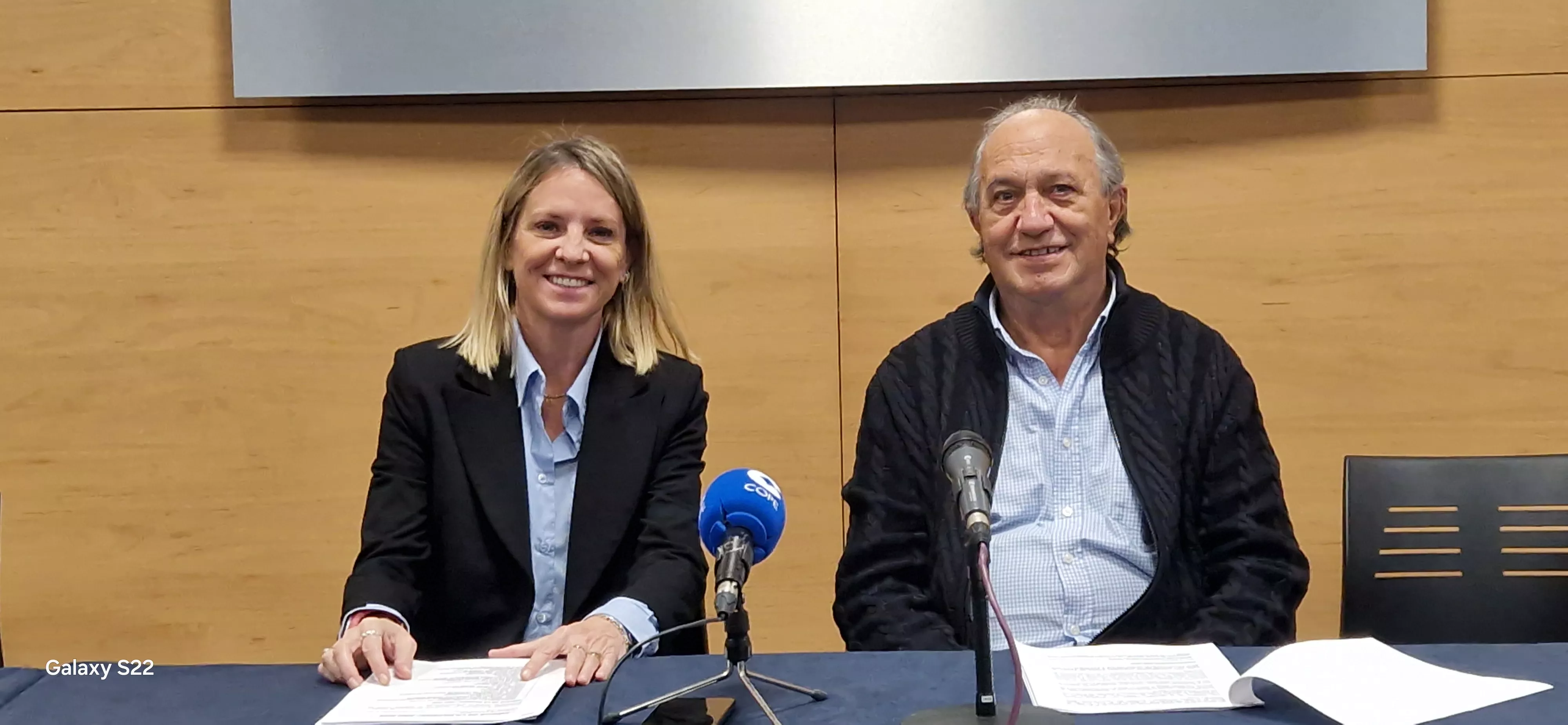Nuria Mur y José Encontra. Amigos de la Navidad celebra sus 25 años llevando la alegría a todos los rincones de Huesca.  Foto Myriam Martínez
