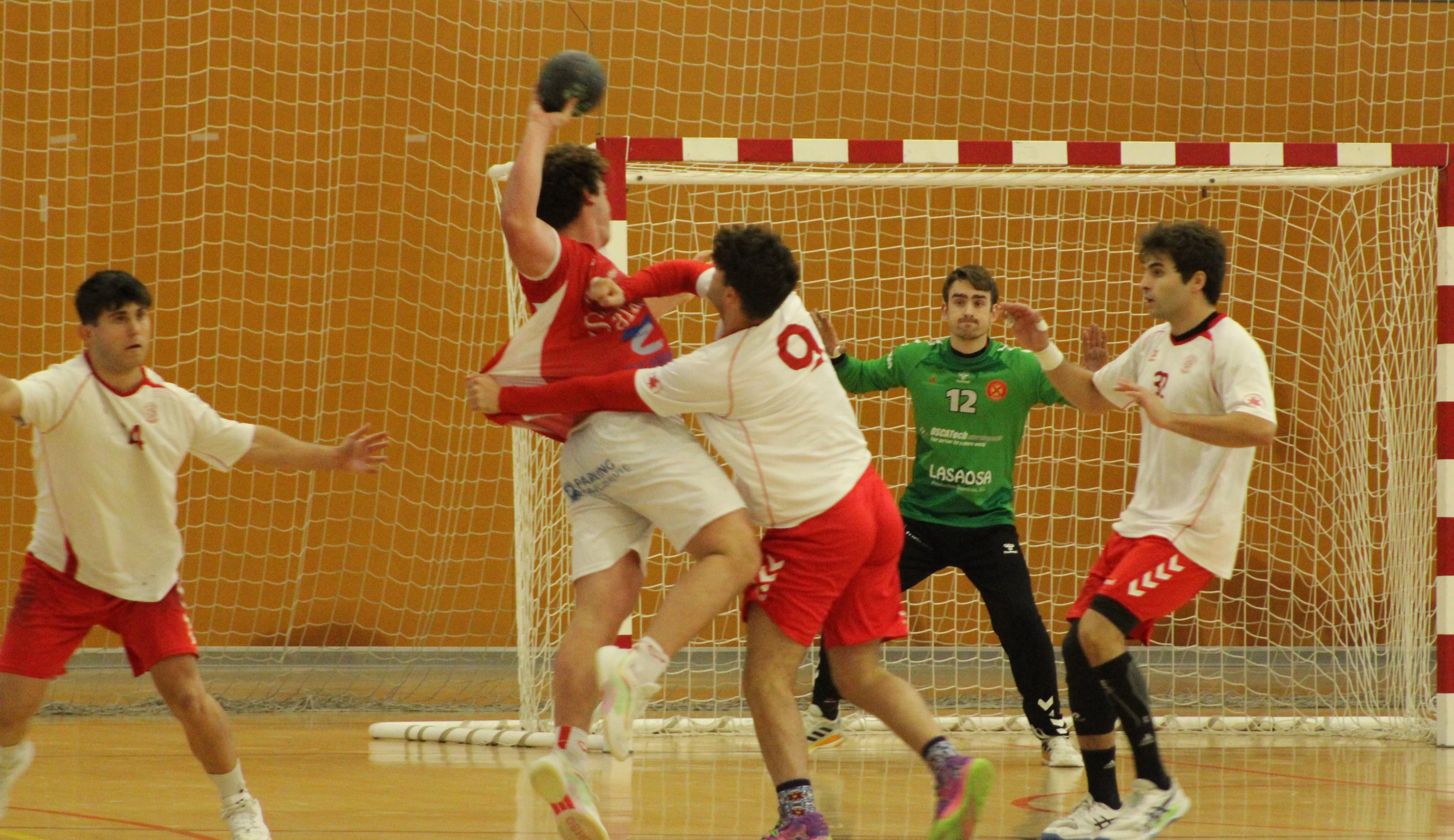 Oscatech Huesca solventa la papeleta en Zaragoza (26-27)