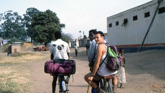 Con los dos muchachos, en bici hasta la frontera con Zaire