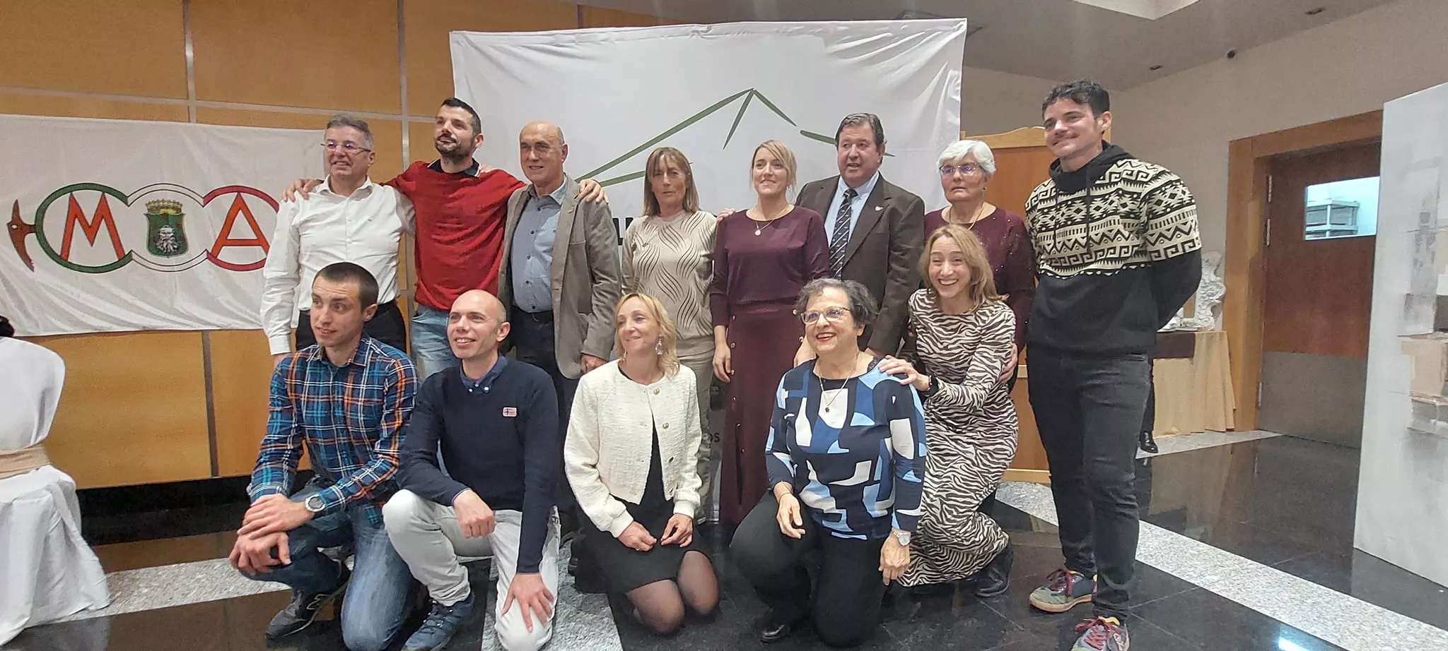 Montañeros de Aragón Barbastro puso el broche a su 75 aniversario con la gran Cena de la Montaña