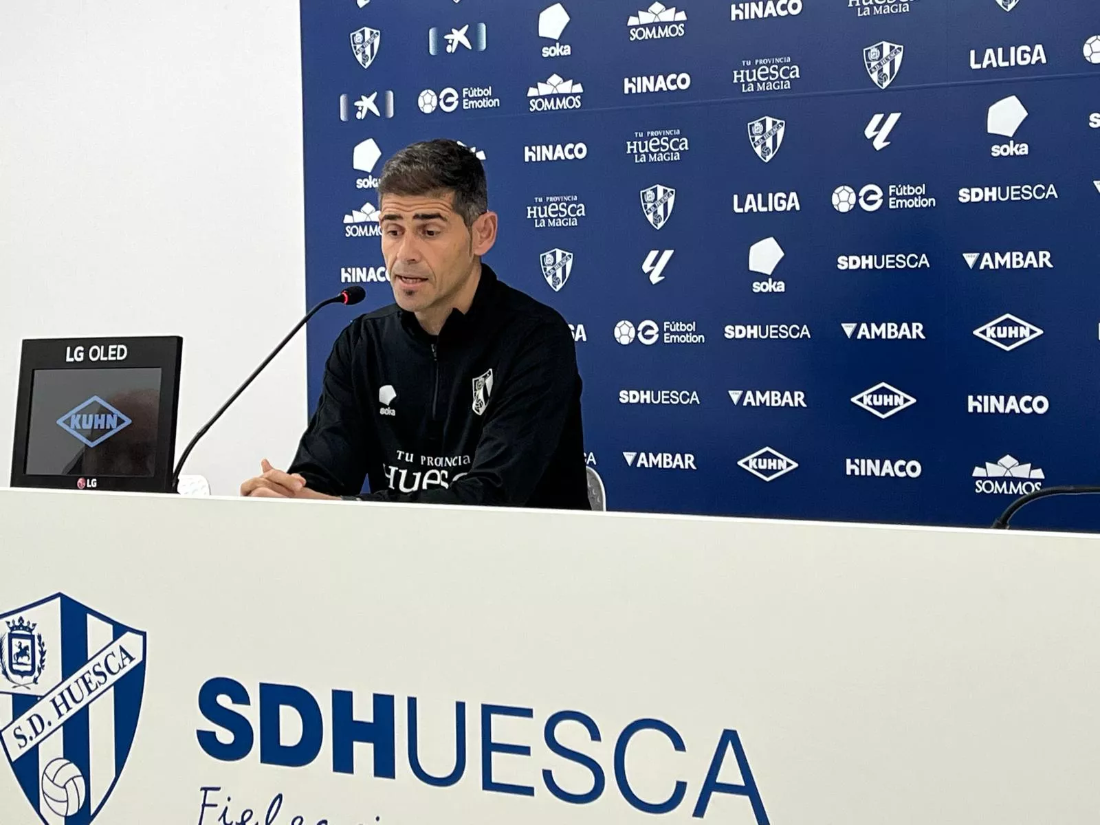 Antonio Hidalgo, entrenador del Huesca. Foto: Adri Mora