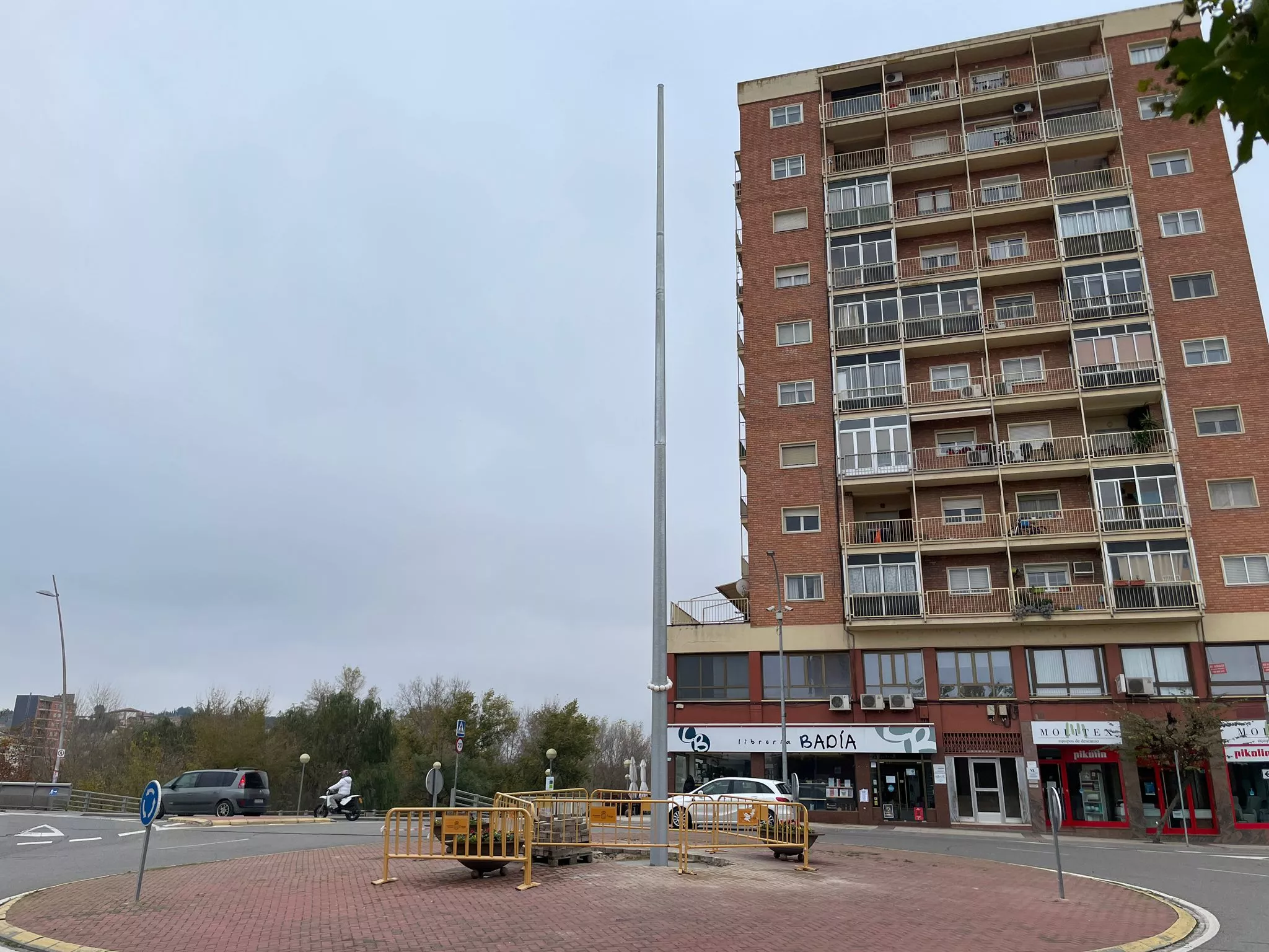 Rotonda de Fraga donde se izará la bandera nacional Rotonda de Fraga donde se izará la bandera nacional