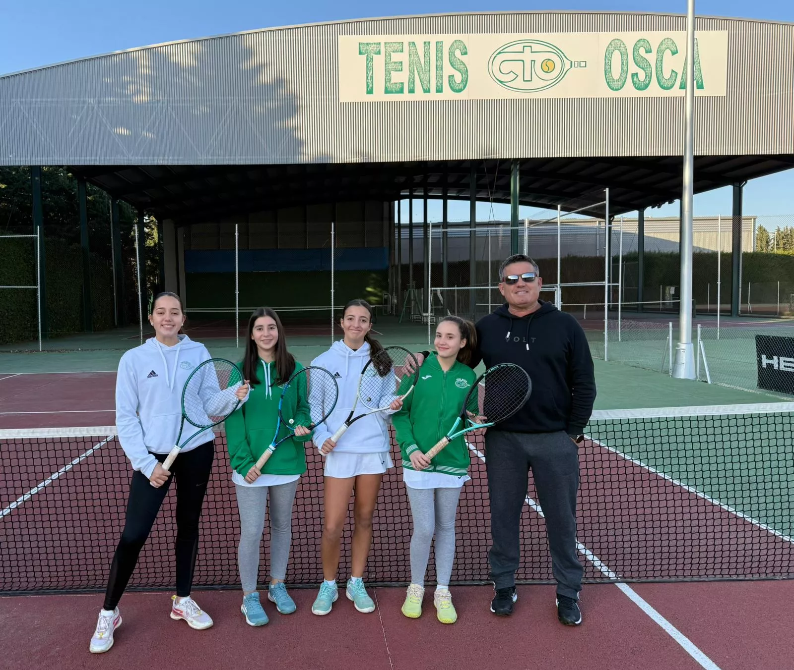 El equipo femenino cadete/junior gana frente al C.T. Utebo por 2-1 en nuestras pistas