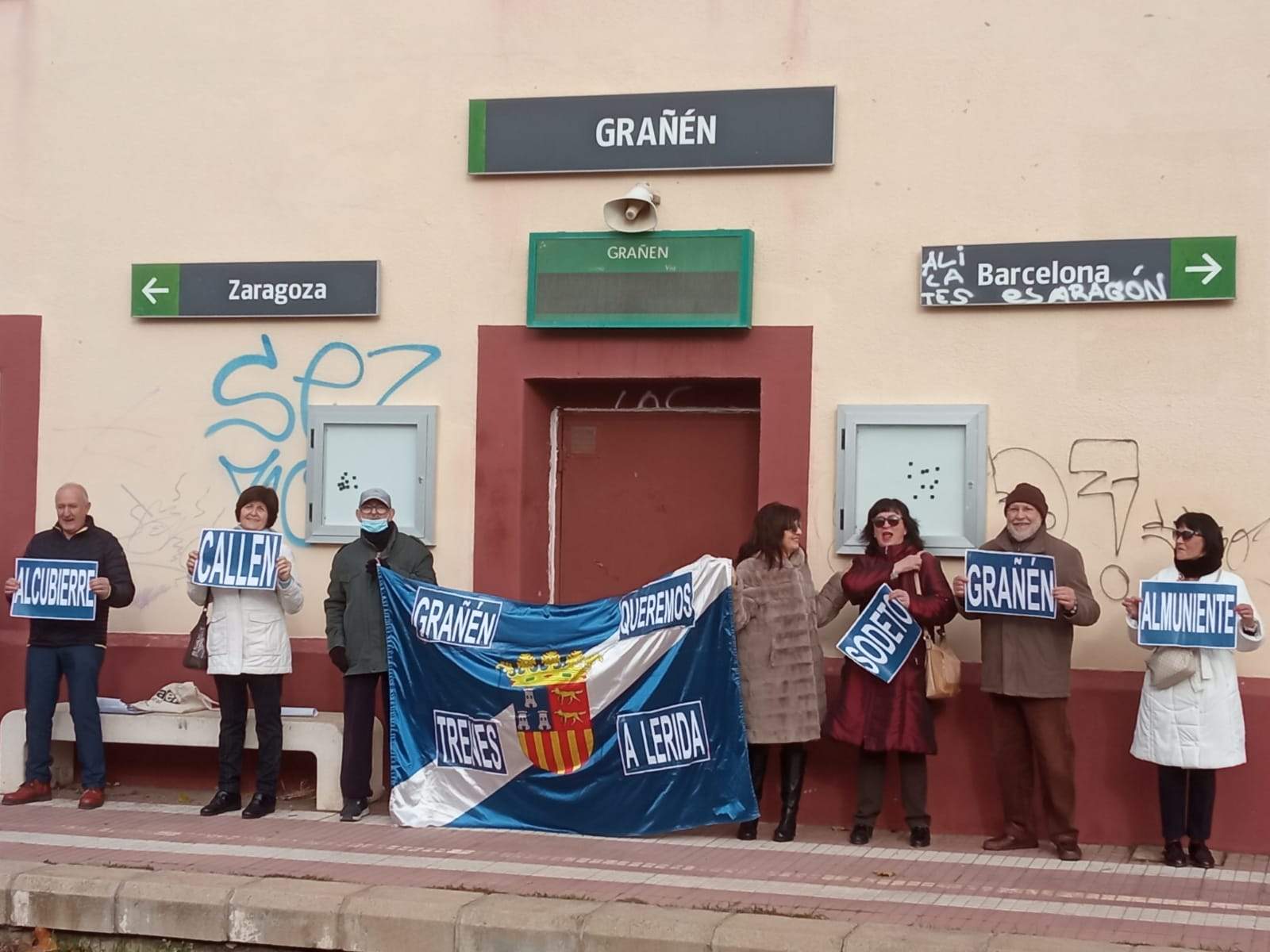 Manifestación en la estación de Grañén