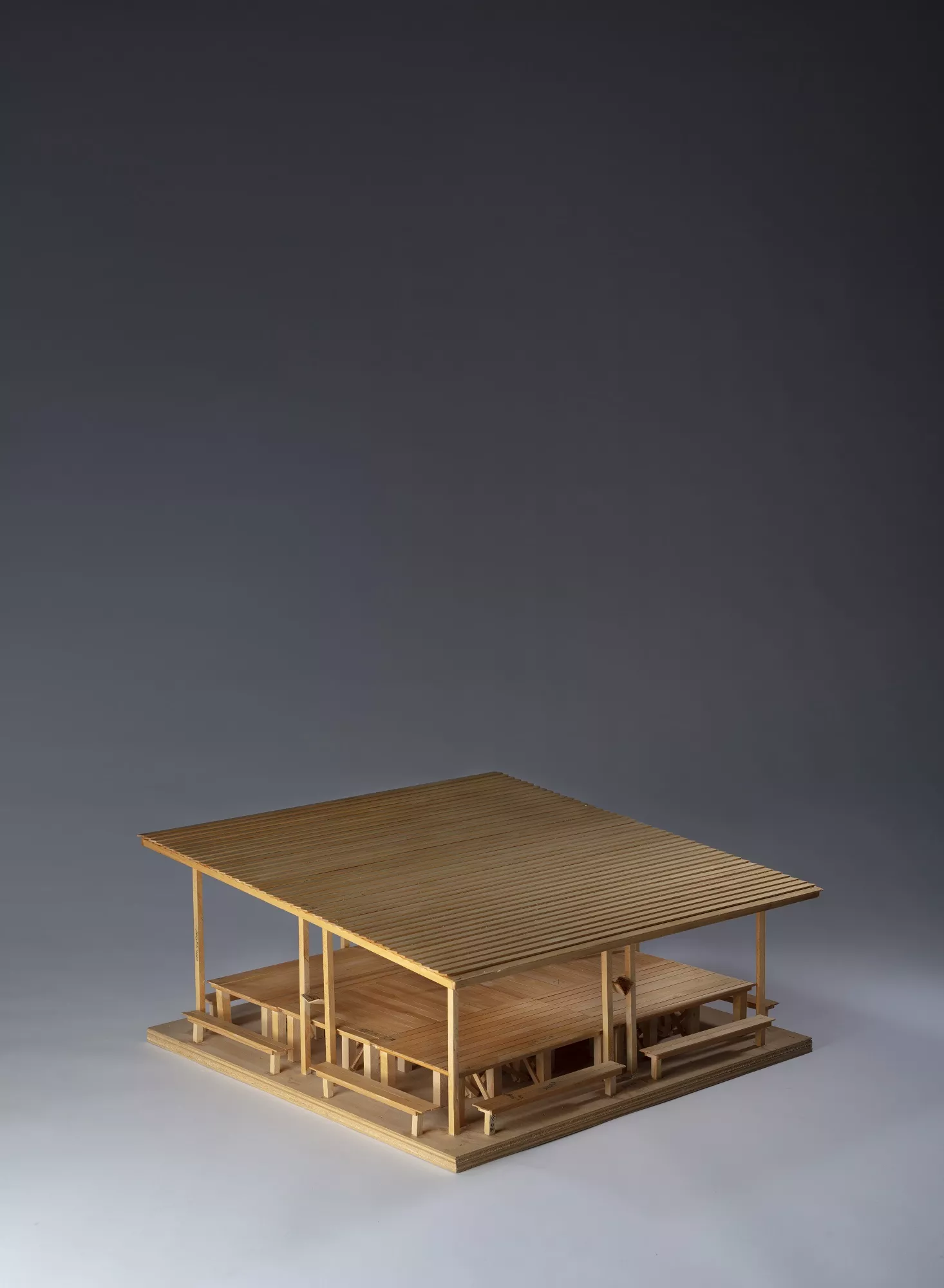 Siah Armajani. Mesa de picnic para Huesca, 1998. Maqueta de madera. 28 x 61,5 x 61,5 cm