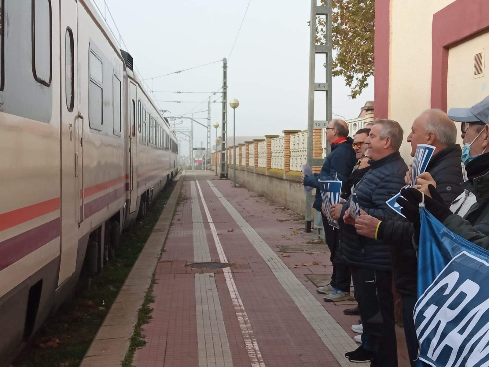 Manifestación en la estación de Grañén