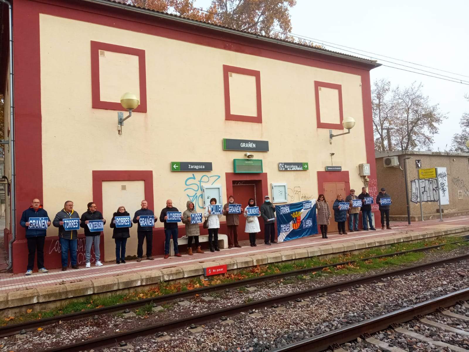 Manifestación en la estación de Grañén