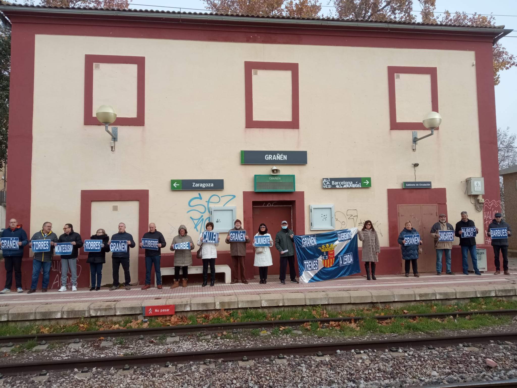 Manifestación en la estación de Grañén