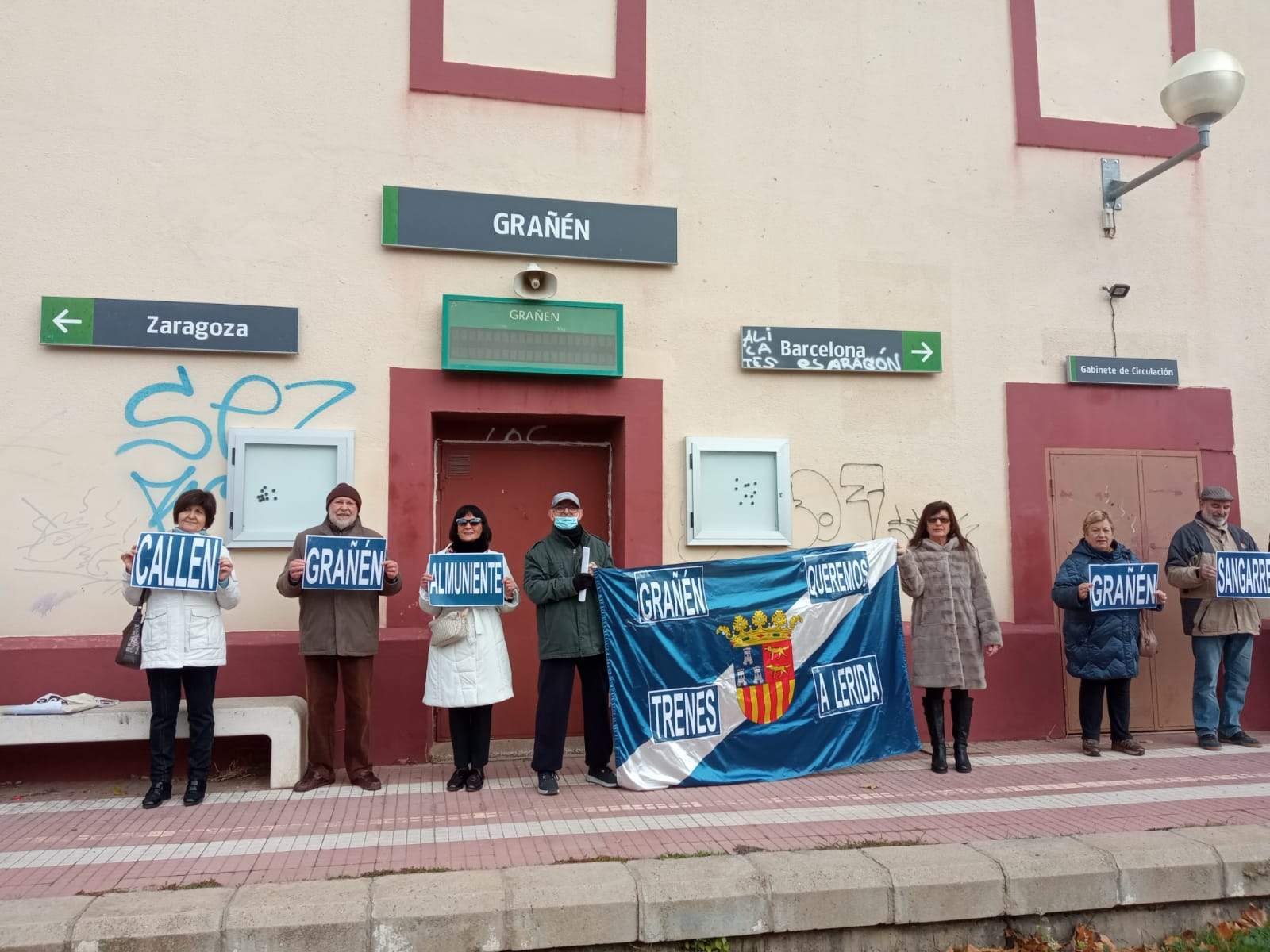 Manifestación en la estación de Grañén