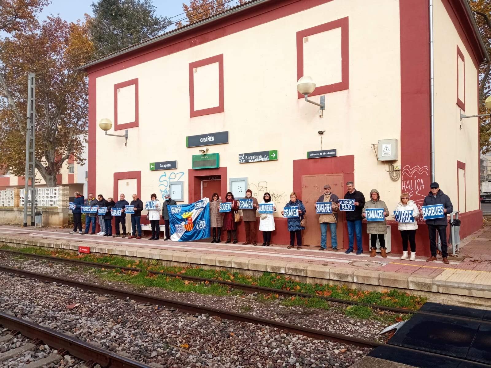 Manifestación en la estación de Grañén