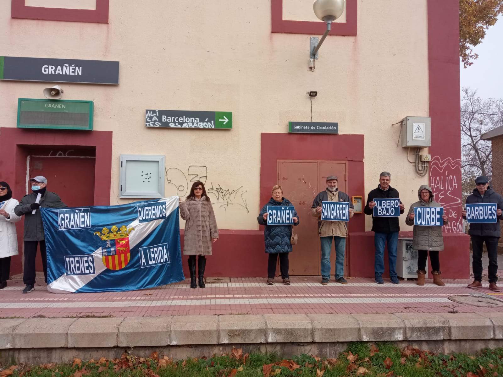 Manifestación en la estación de Grañén