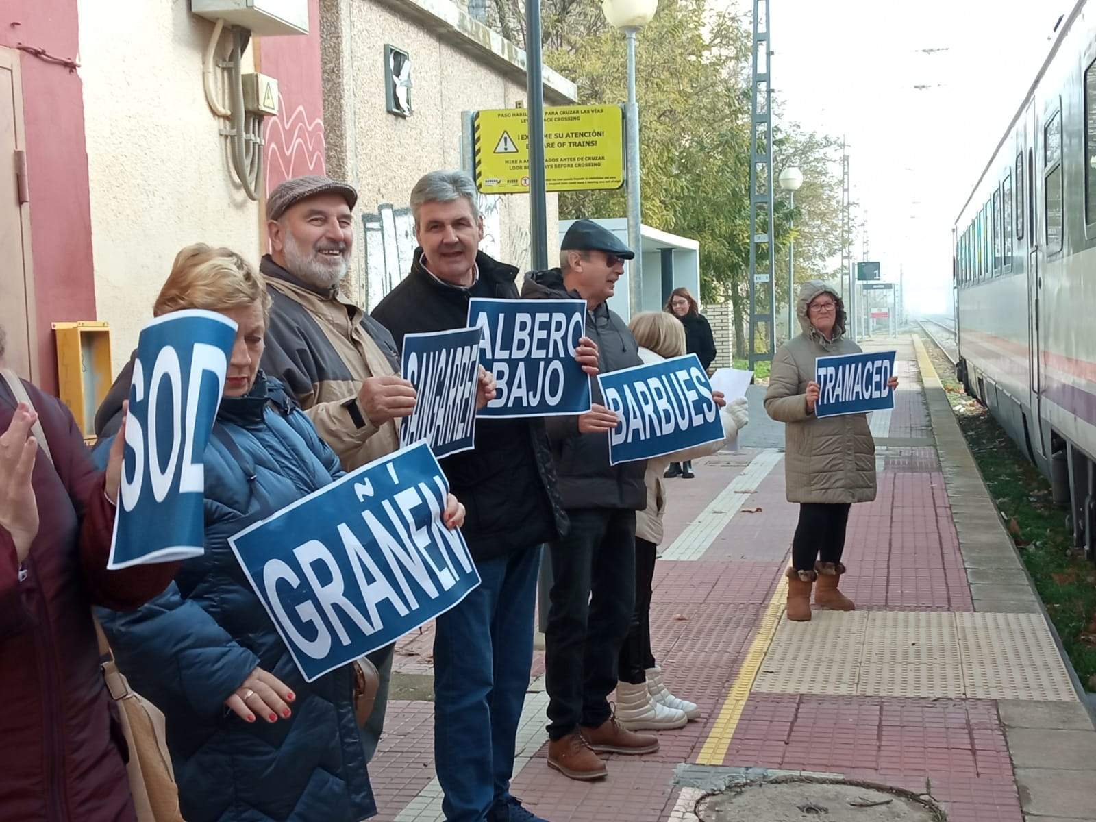 Manifestación en la estación de Grañén