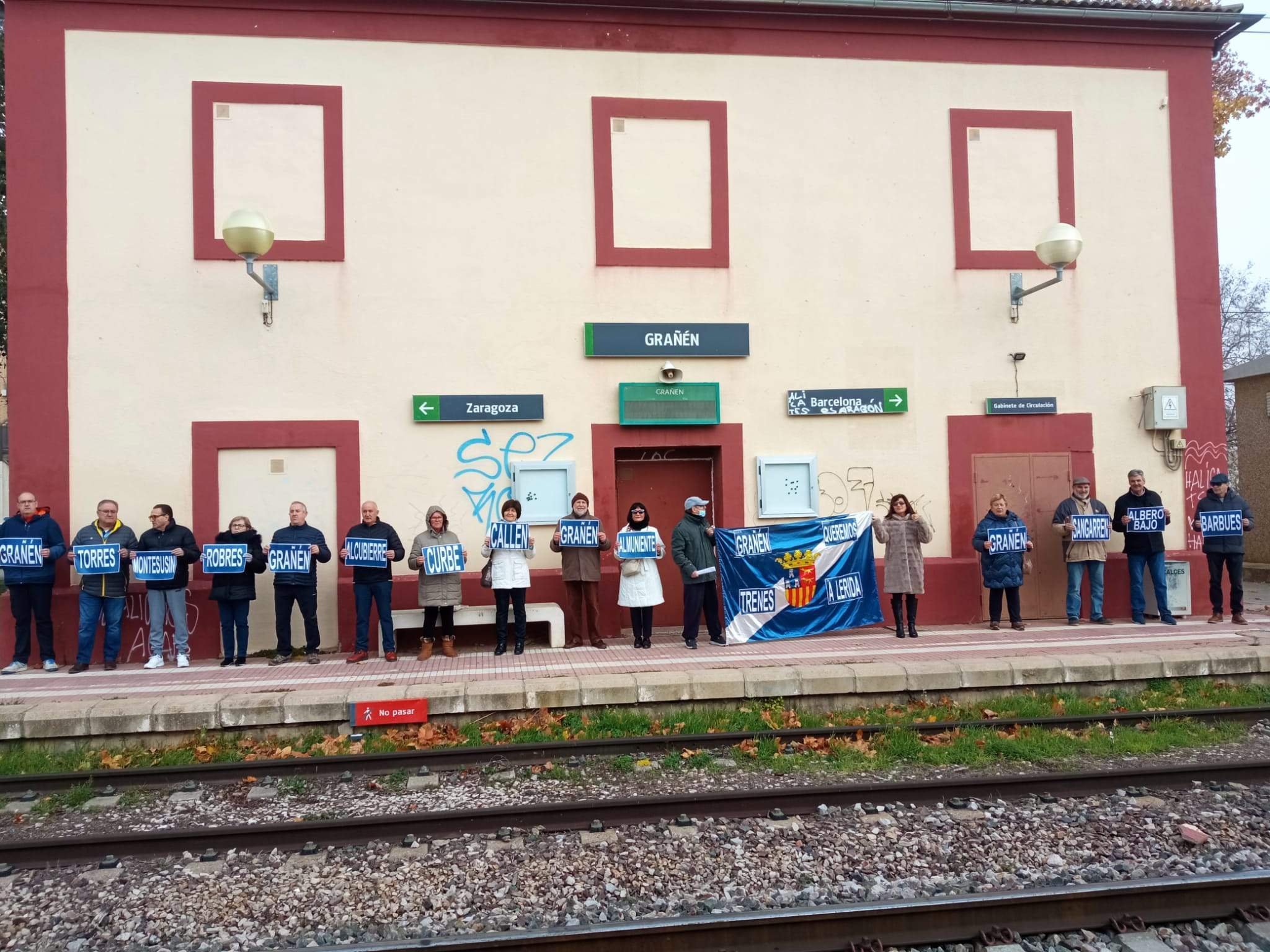 Manifestación en la estación de Grañén