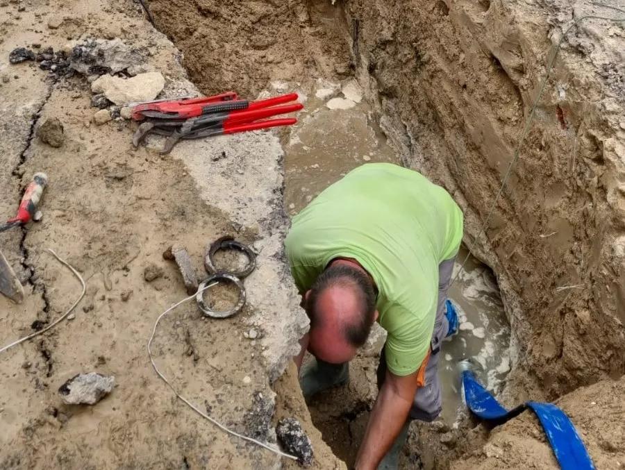 Obras en la red de abastecimiento y saneamiento de Cofita.