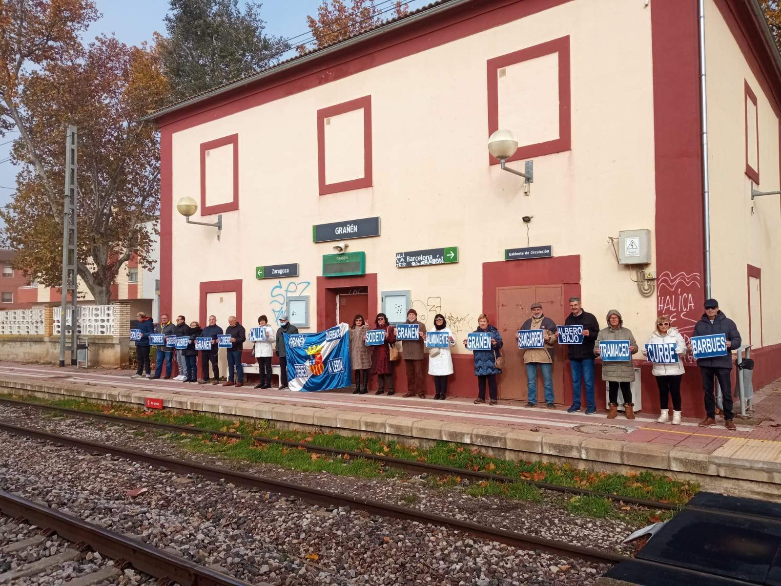 Manifestación en la estación de Grañén