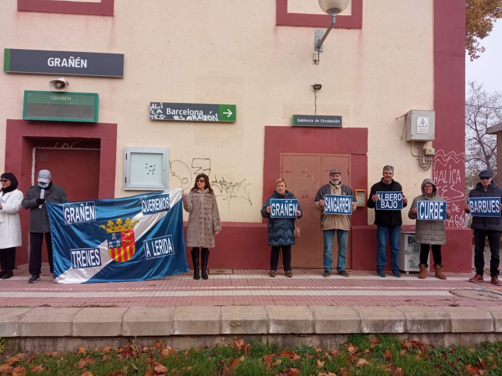 Manifestación en la estación de Grañén