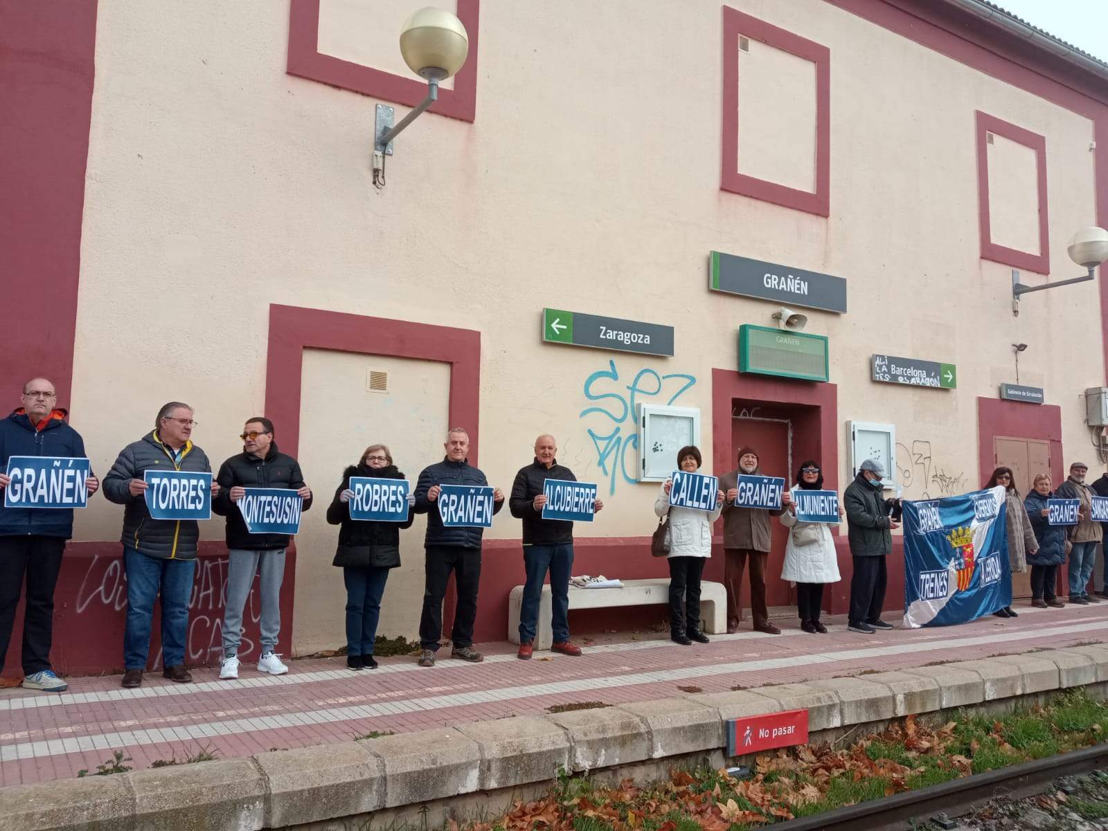Manifestación en la estación de Grañén