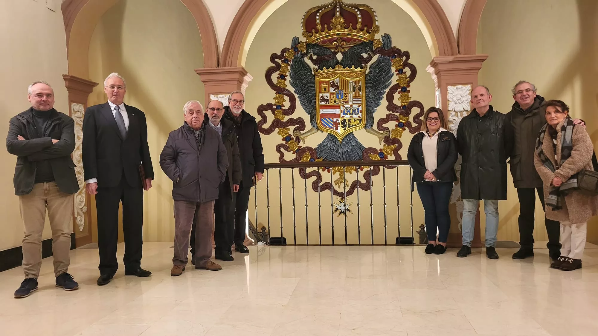 Miembros de Studiosi pro Universitante Sertoriana con el profesor Guillermo Vicente y Guerrero