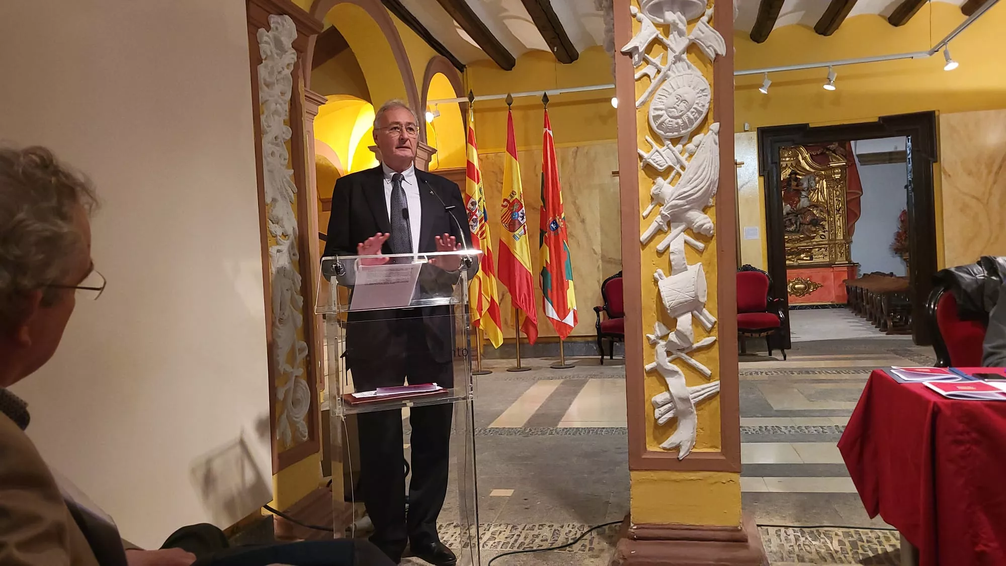 Conferencia de Guillermo Vicente sobre Diego Vincencio de Vidania en el Colegio de Santiago en Huesca