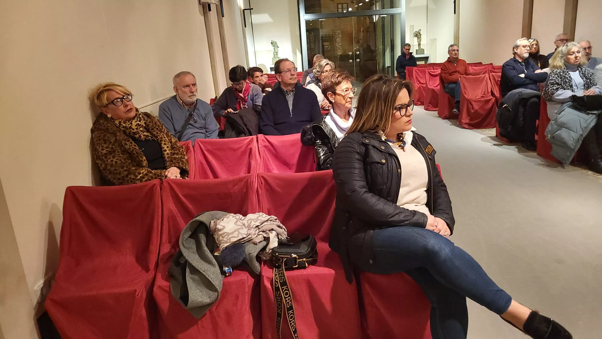 Conferencia de Guillermo Vicente sobre Diego Vincencio de Vidania en el Colegio de Santiago en Huesca