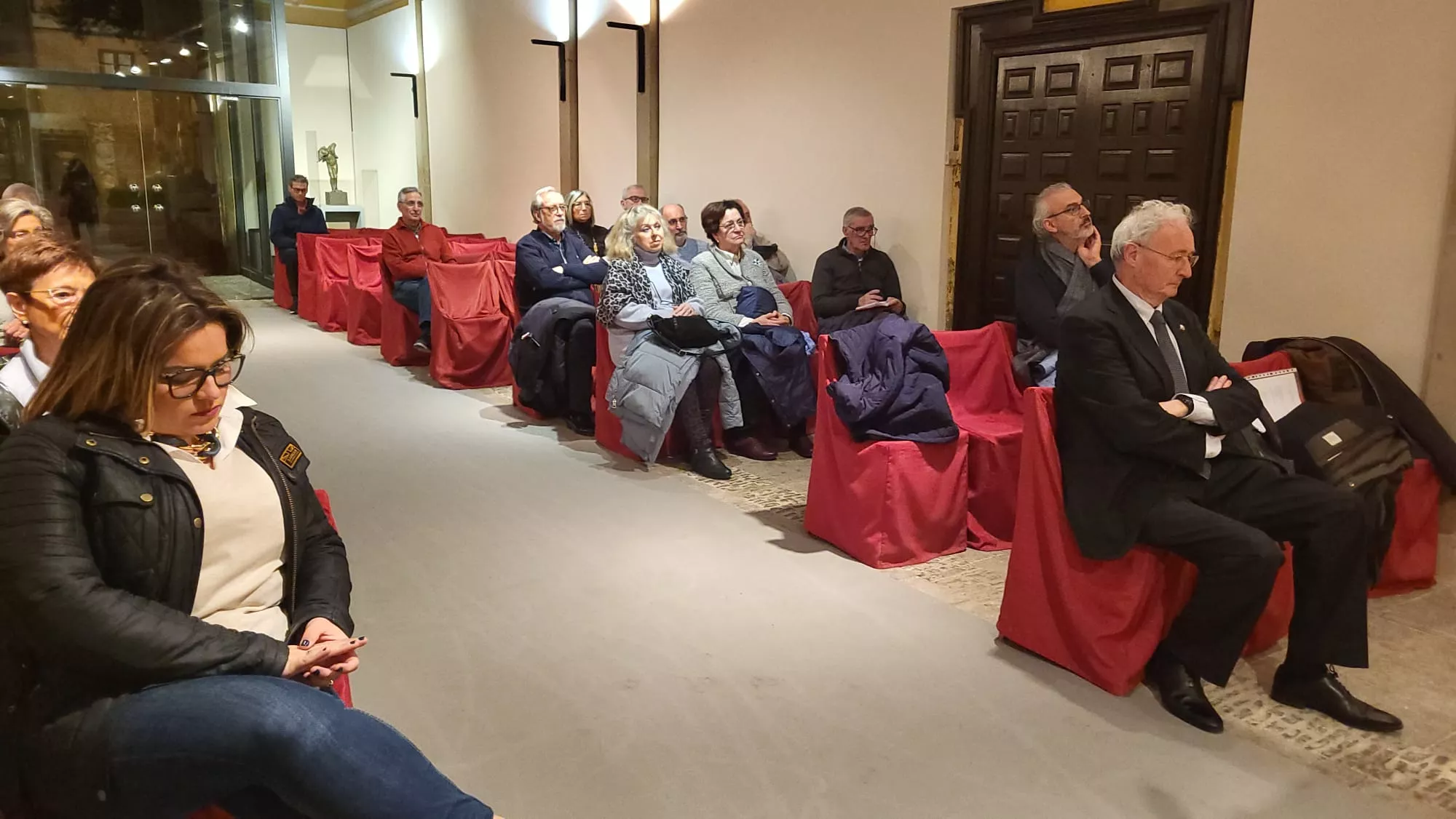 Conferencia de Guillermo Vicente sobre Diego Vincencio de Vidania en el Colegio de Santiago en Huesca