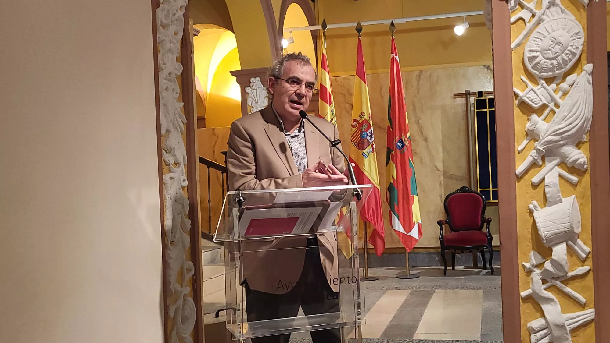 Conferencia de Guillermo Vicente sobre Diego Vincencio de Vidania en el Colegio de Santiago en Huesca