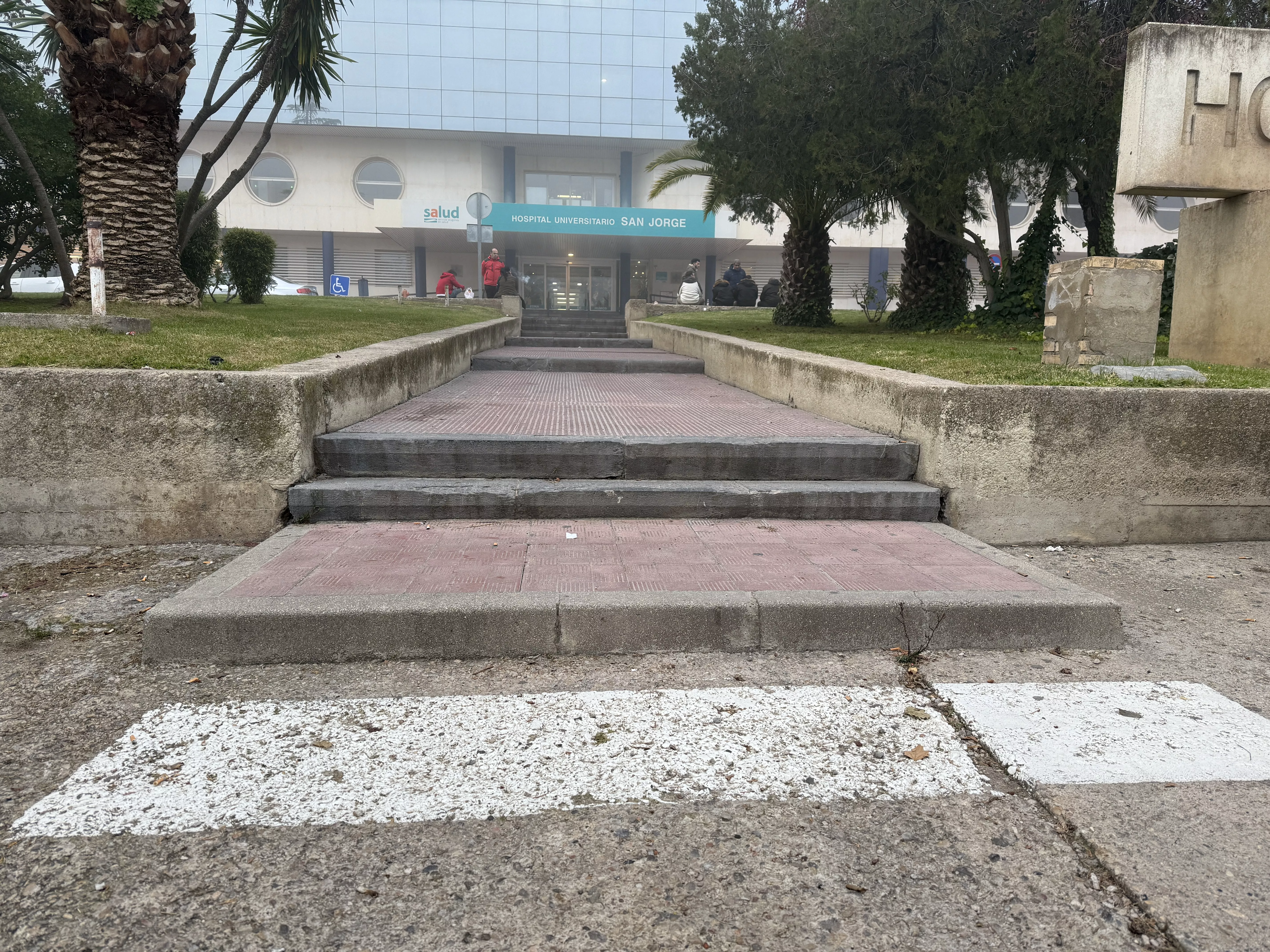 Imagen remitida por el PSOE del acceso al Hospital San Jorge.