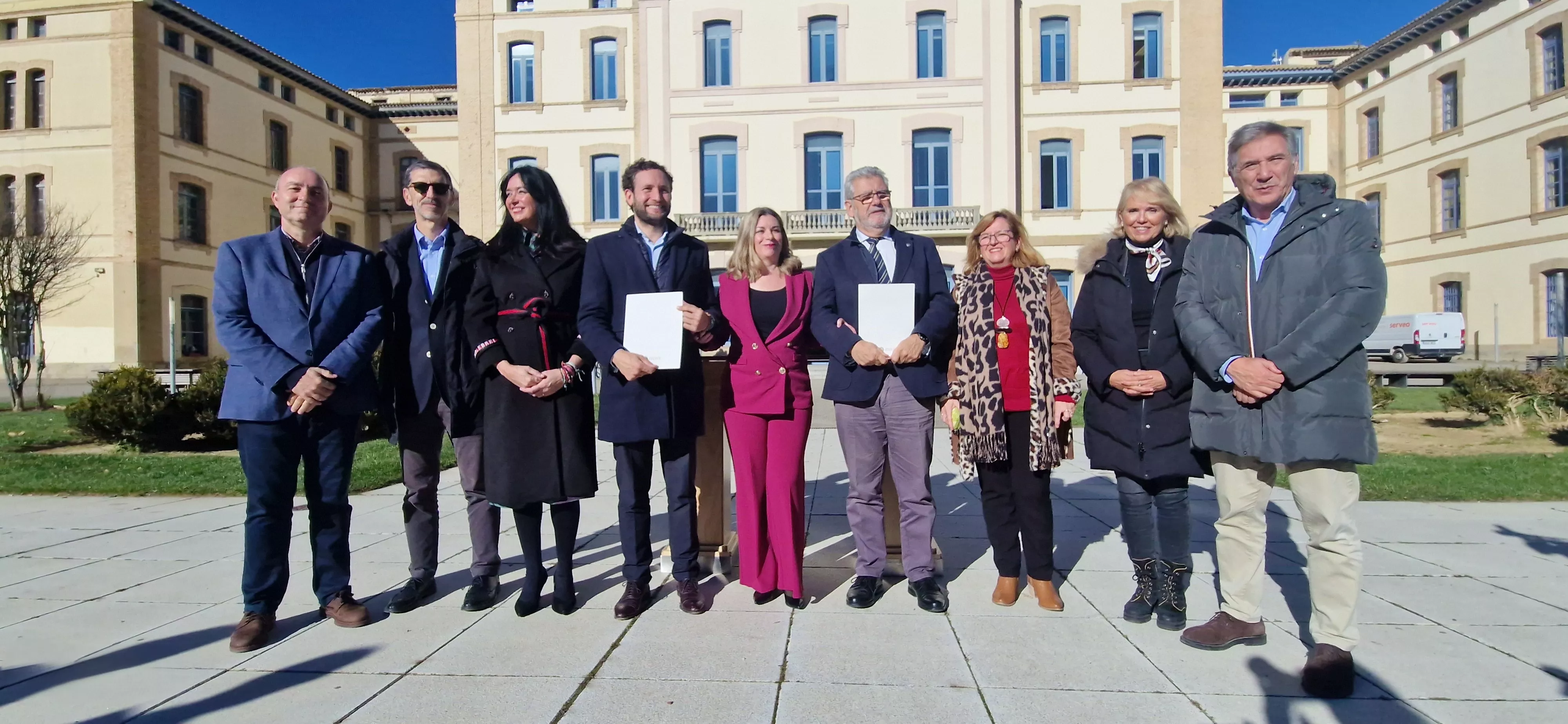 Firma de convenio para iniciar las obras de la Residencia de Niños. Foto Myriam Martínez