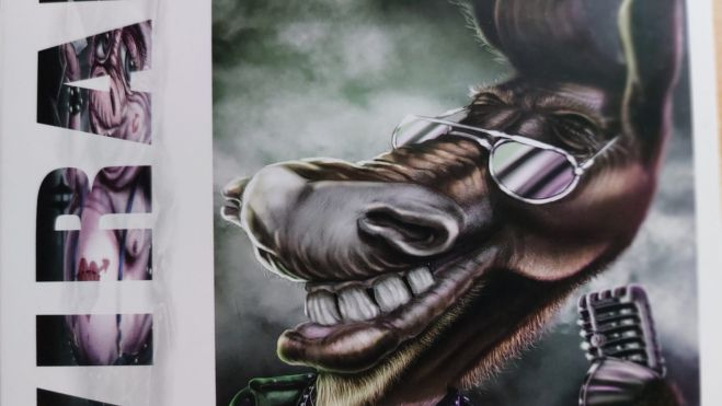 Portada de Viral, diseñada por Raúl Sunn Portada de Viral, diseñada por Raúl Sunn