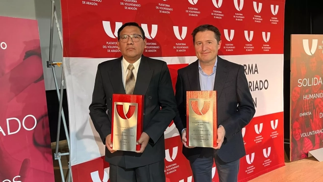 Martín Cárdenas y José Víctor Alfaro con sus premios.