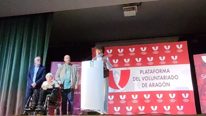 Laura Feliz con su nieta Laura, Juan Hidalgo y el Hermano Juan.