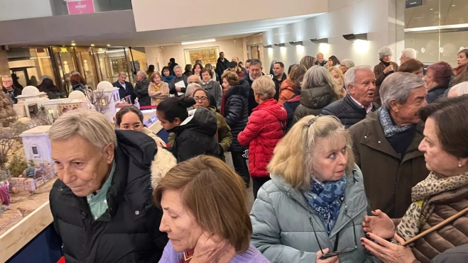 Asistentes al acto de inauguración del belén en la DPH.