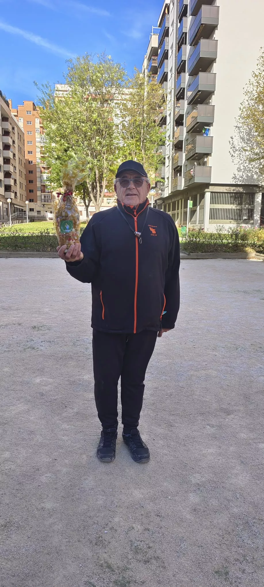 Premio al chupete, Isaac Hoyos