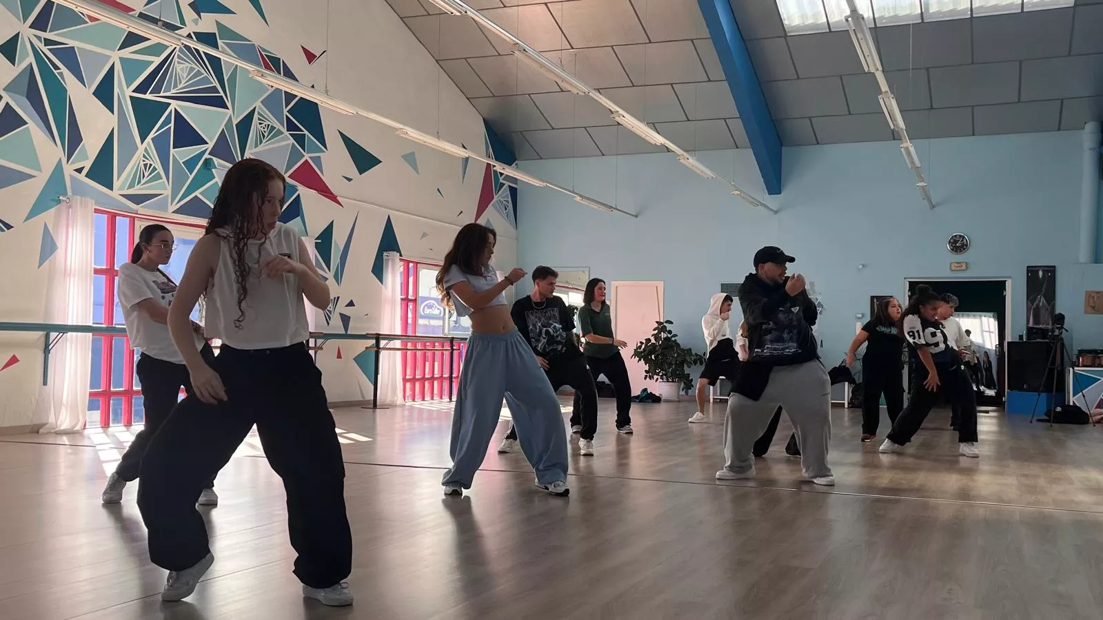 Participantes en el tercer Cupra Dance Camp en Espacio Danza de Huesca. Foto Mercedes Manterola