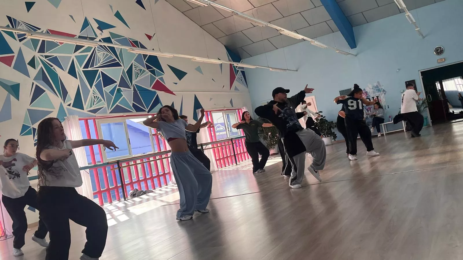 Participantes en el tercer Cupra Dance Camp en Espacio Danza de Huesca. Foto Mercedes Manterola