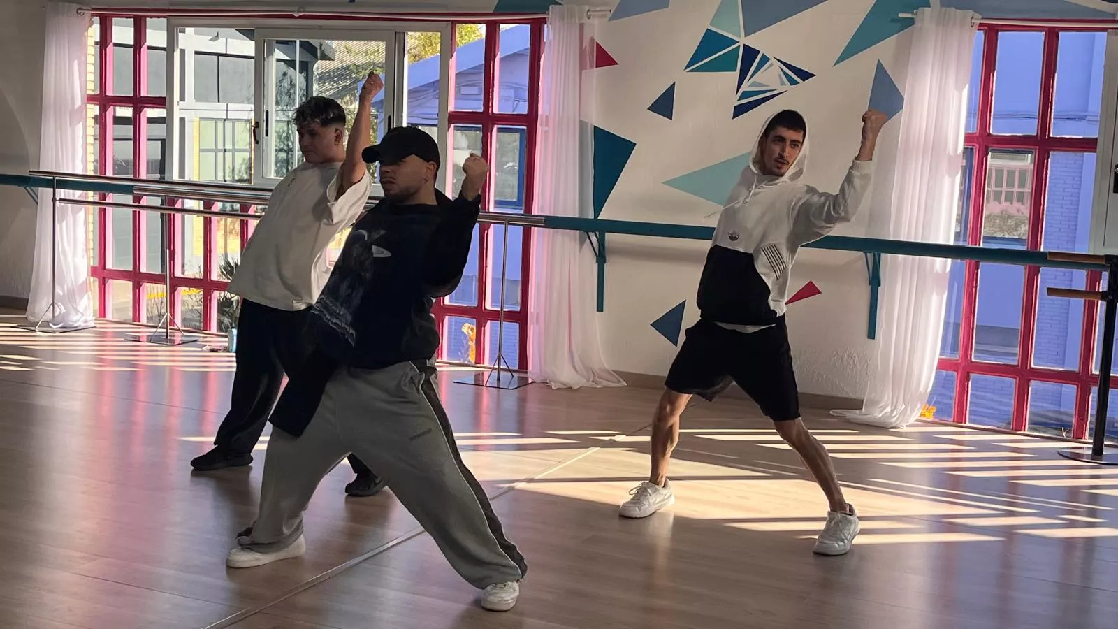 Participantes en el tercer Cupra Dance Camp en Espacio Danza de Huesca. Foto Mercedes Manterola