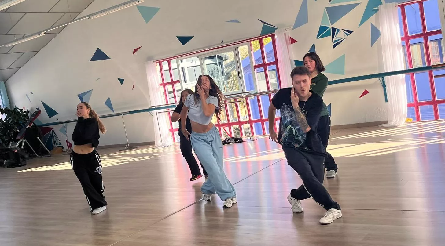 Participantes en el tercer Cupra Dance Camp en Espacio Danza de Huesca. Foto Mercedes Manterola